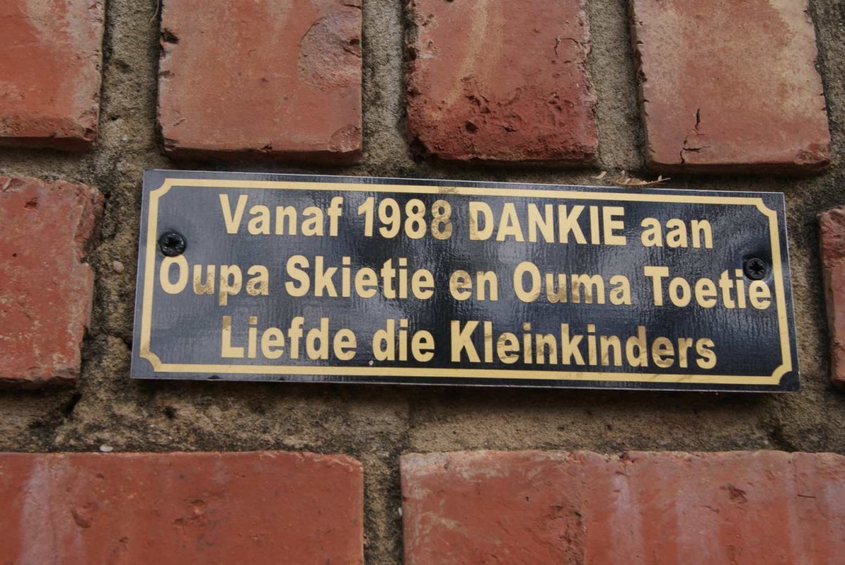? Oupa Skietie &amp; Ouma Toetie