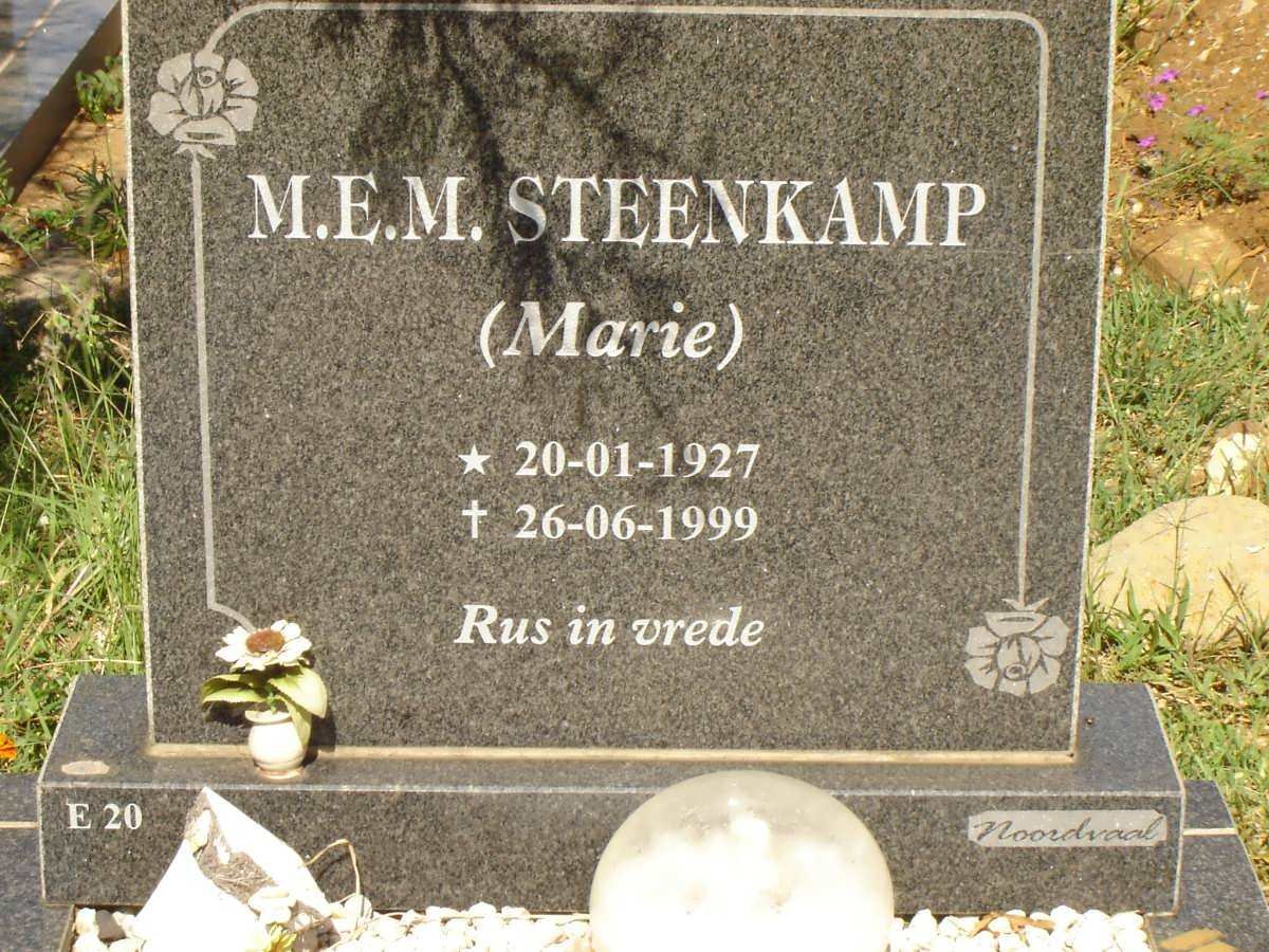 STEENKAMP M.E.M.1927-1999