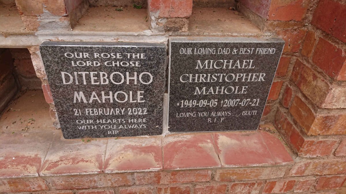 MAHOLE Michael Christopher 1949-2007 :: MAHOLE Diteboho -2022