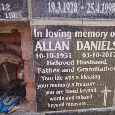 DANIELS Allan 1951-2017