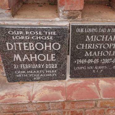 MAHOLE Michael Christopher 1949-2007 :: MAHOLE Diteboho -2022