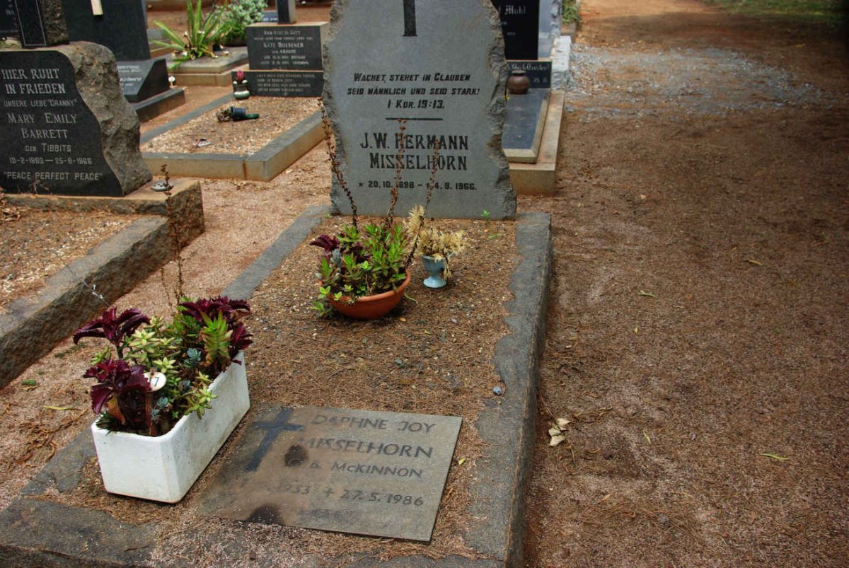 MISSELHORN J.W. Hermann 1898-1966 :: MISSELHORN Daphne Joy nee McKINNON 1933-1986