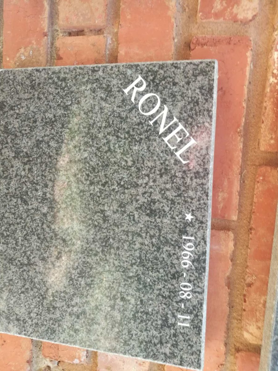 ? Ronel 1966-
