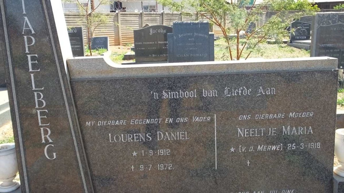 STAPELBERG Lourens Daniel 1912-1972 &amp; Neeltje Maria v.d. MERWE 1918-