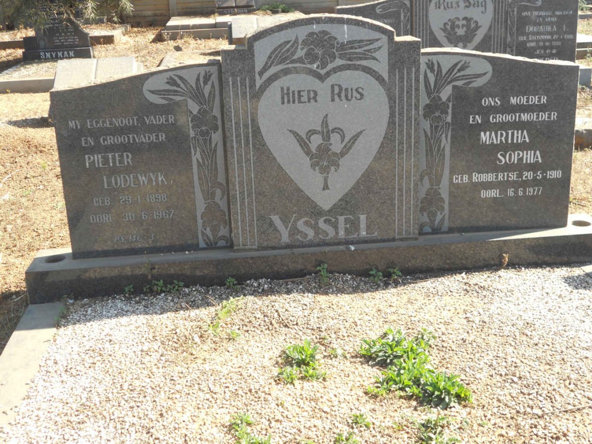 YSSEL Pieter Lodewyk 1898-1967 &amp; Martha Sophia ROBBERTSE 1910-1977