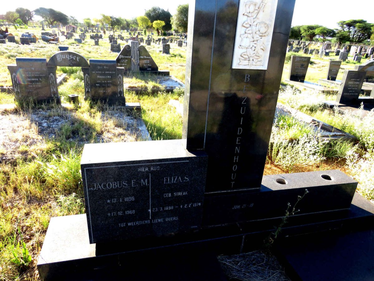 BEZUIDENHOUT Jacobus E.M. 1895-1968 & Eliza S. STREAK 1898-1974_1