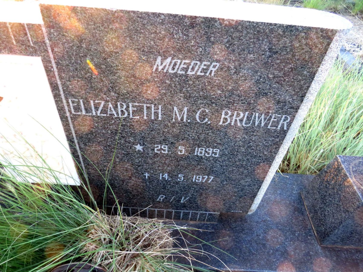 BRUWER Schalk W.N. 1893-1965 & Elizabeth M.C. 1899-1977_2
