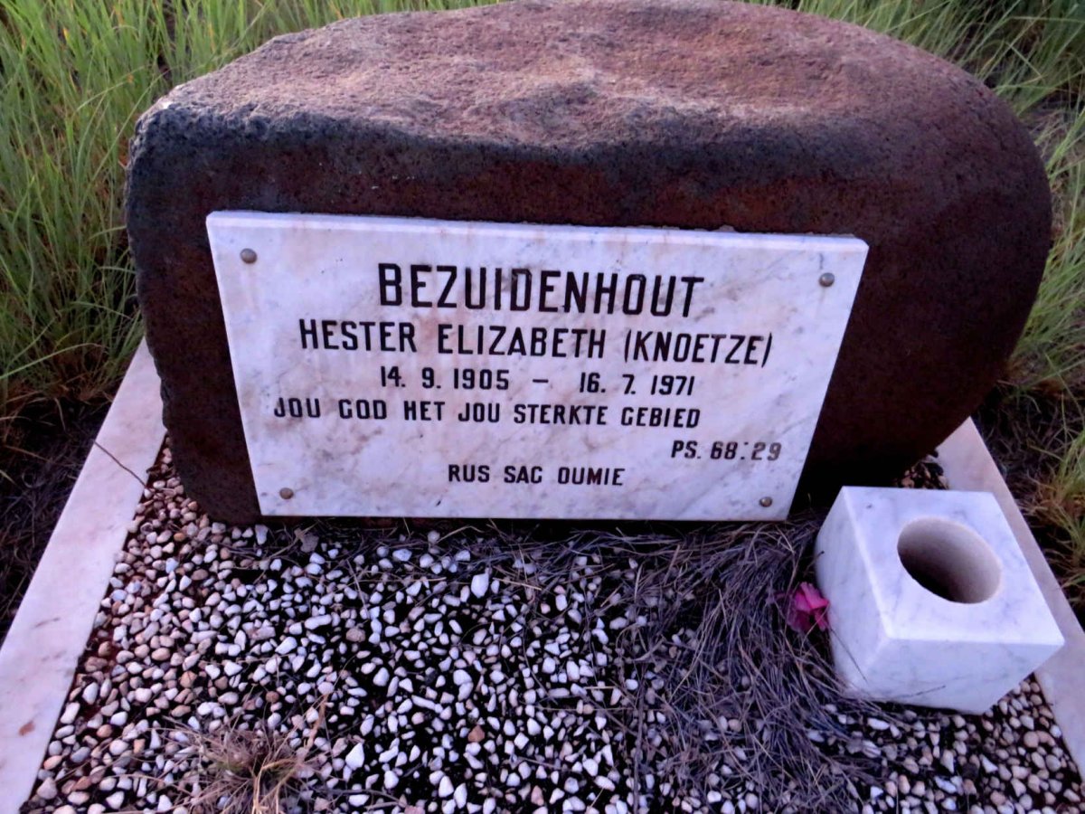 BEZUIDENHOUT Hester Elizabeth nee KNOETZE 1905-1971