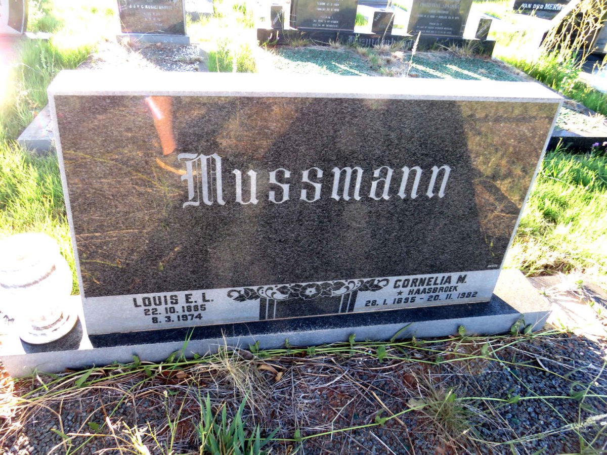 MUSSMANN Louis E.L. 1885-1974 & Cornelia M. HAASBROEK 1895-1982