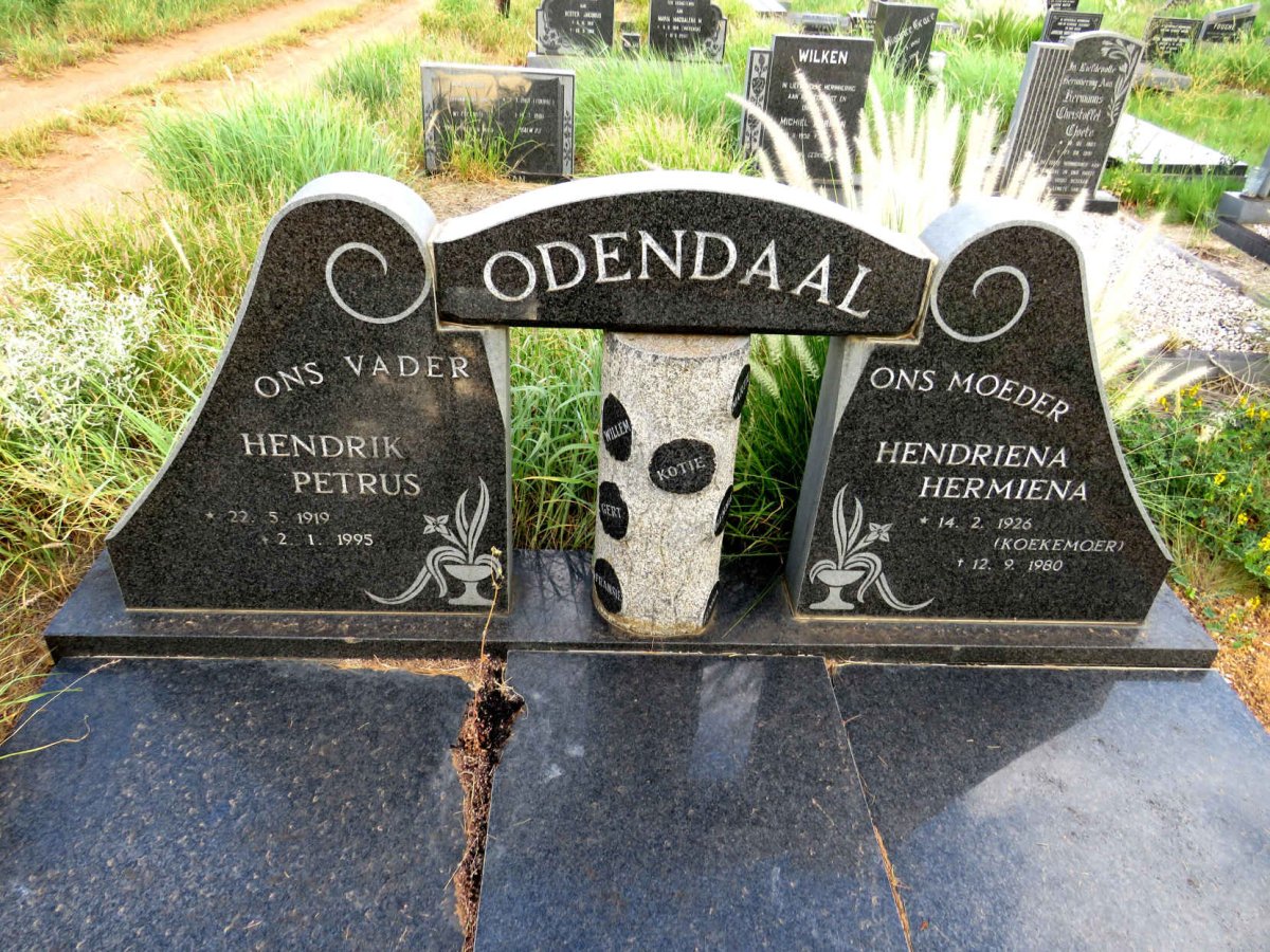 ODENDAAL Hendrik Petrus 1919-1995 & Hendriena Hermina KOEKEMOER 1926-1980