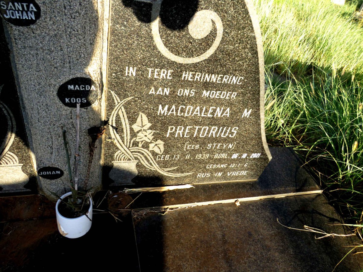 PRETORIUS Phillipus J. 1936-1978 & Magdalena M. STEYN 1939-2021_3