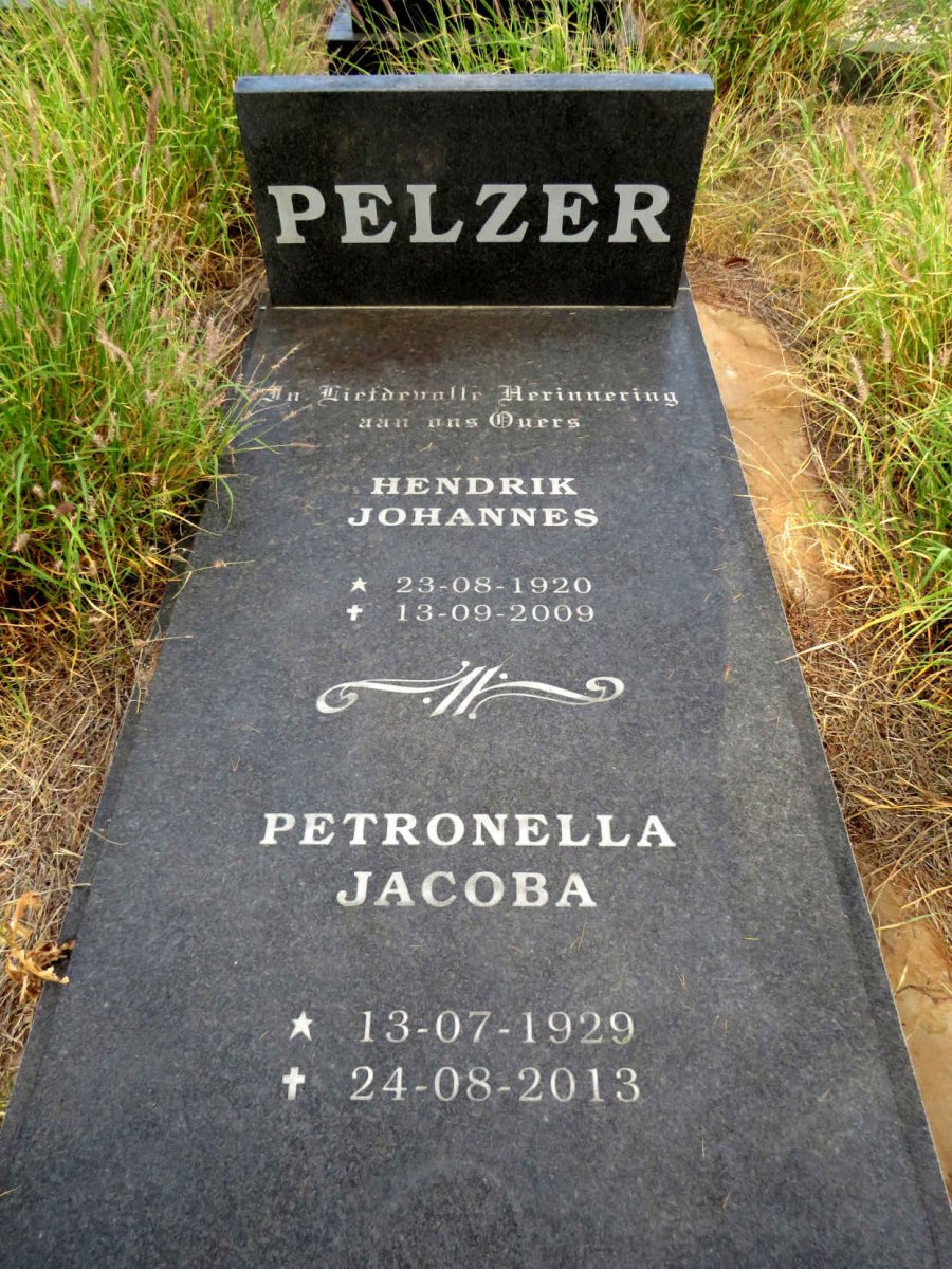 PELZER Hendrik Johannes 1920-2009 & Petronella Jacoba 1929-2013