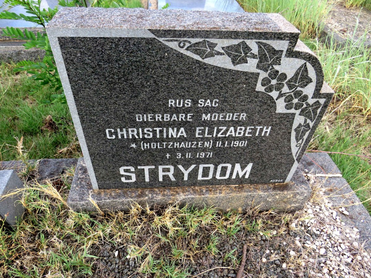 STRYDOM Johannes Hendrik 1898-1963 & Christina Elizabeth HOLTZHAUZEN 1901-1971_2