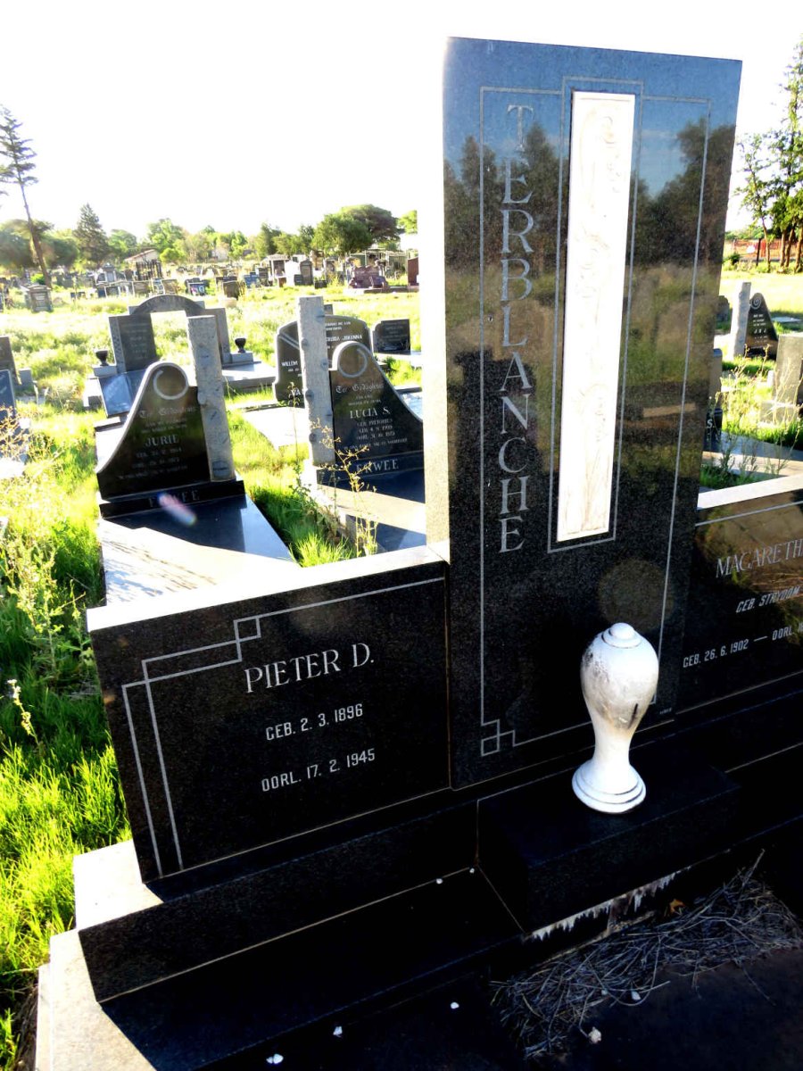 TERBLANCHE Pieter D. 1896-1945 & Magaretha M. STRYDOM 1902-1974_1